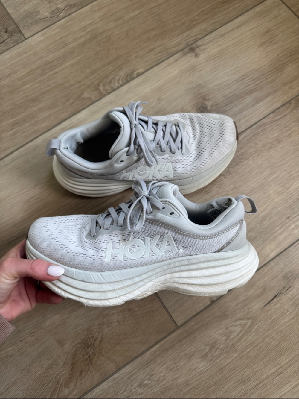Hoka Women's Cream/Light Gray bondi 8
